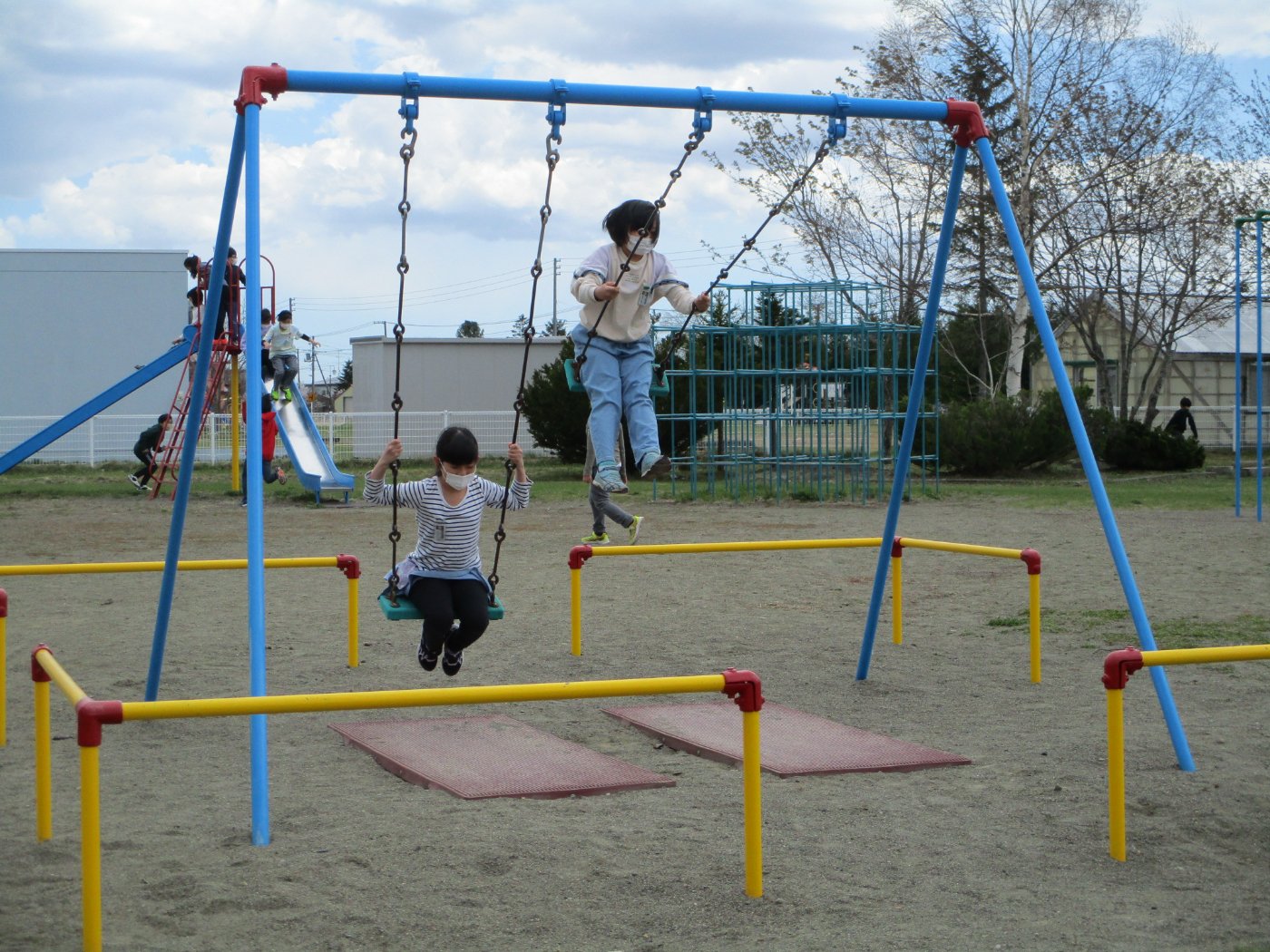 上西春別小学校 遊具遊びと理科の観察記録 日々のできごと 上西春別小学校 別海町立小 中学校 幼稚園ブログ